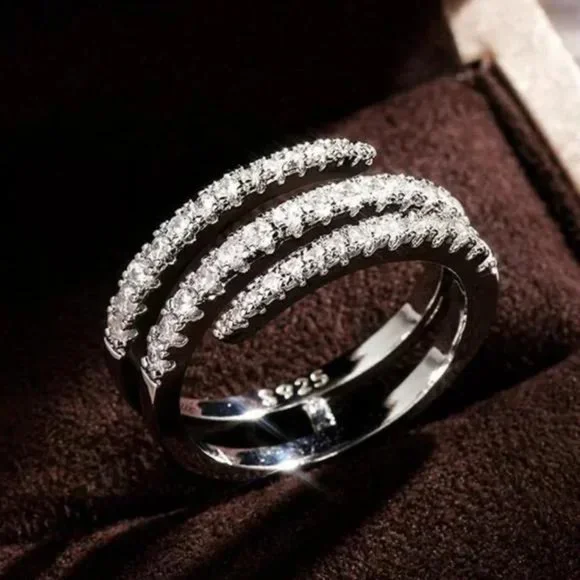 NEW 925 STERLING SILVER RING, CUTE RING, SHINY RING. - Picture 1 of 7